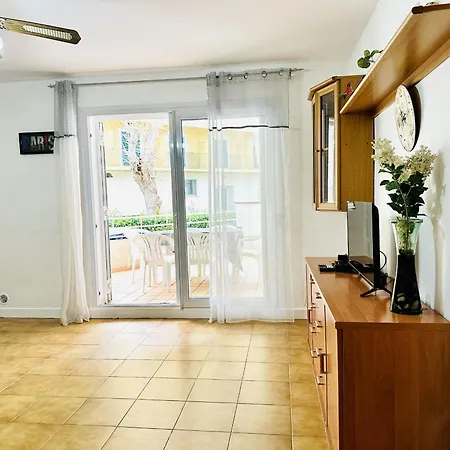 En 1ª Linea De Playa En Con Terraza, Vista Al Mar Y Parking Comunitario - Es-258-3 Roses