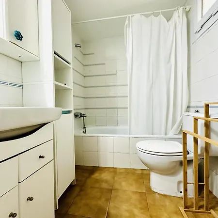 Apartman En 1ª Linea De Playa En Con Terraza, Vista Al Mar Y Parking Comunitario - Es-258-3 Roses